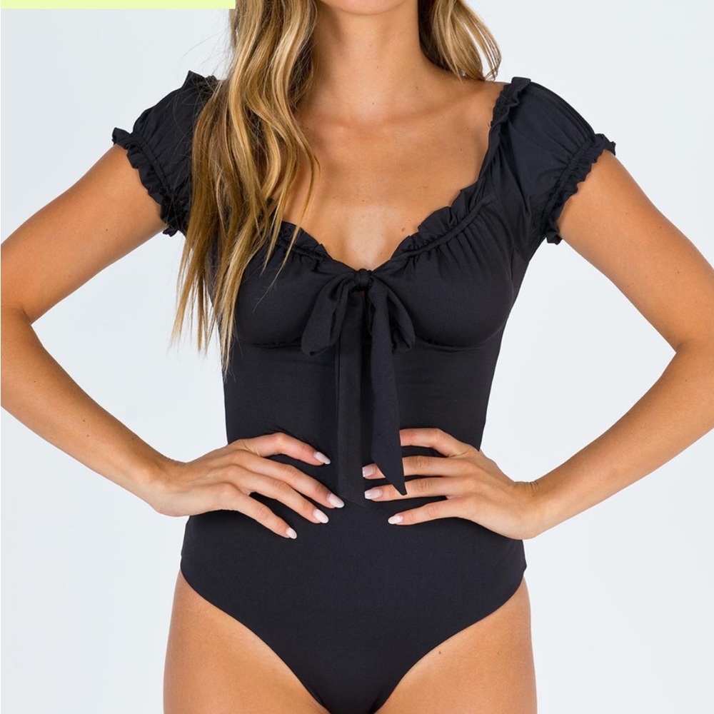Black shirt sleeve bodysuit